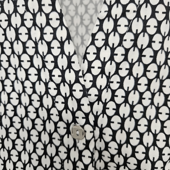 Avenue Black & White Top With Cute Keyhole &  Button Accent Short Sleeves 18 20 - Picture 3 of 7